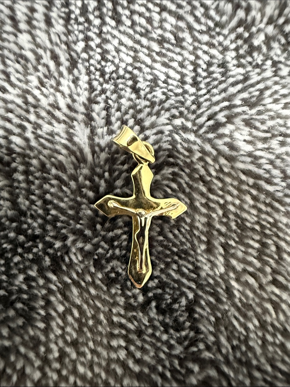 14K YELLOW GOLD CROSS, NEW